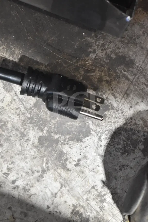 Close-up of power plug for 2025 Avantco PG400 Commercial Panini Grill. Grooved plates, 19 5/8" x 9 1/8" surface. 120V, 1-phase.