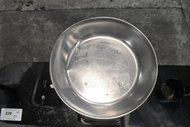 2 Yamato Accu-Weigh SM(N) Universal Dial Scales on Stand, stainless steel bowl, auction tag QTY 2, scale surface visible.