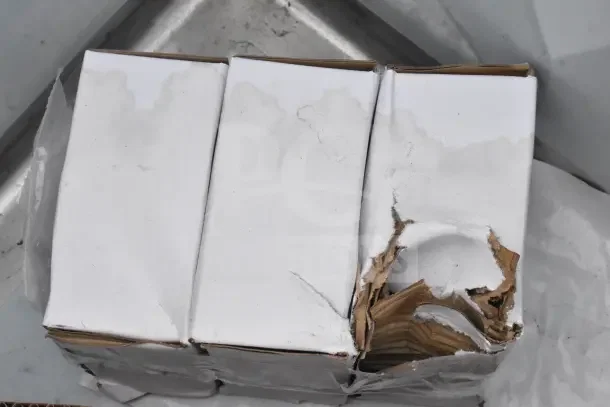 Alt Text: Damaged packaging of Steelton 522CS31620LR Commercial 3 Bay Sink, indicating potential scratches and dents.