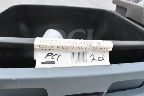 Lavex 41-quart trash can, black, dimensions 15.5x11.5x20.5 inches, new scratch and dent condition, visible labeling.