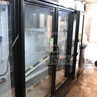2018 True GDM-72-HC 3-door reach-in cooler, commercial-grade. Tested working. 115V, 1 phase. Glass doors, adjustable shelves.