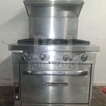 Southbend P32D 32" 4 burner gas range with standard oven. Stainless steel, used condition, natural gas, visible brand logo.