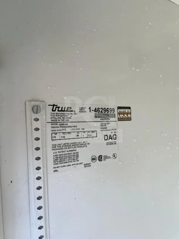 True GDM-69-HC-LD merchandiser label showing model, voltage, refrigerant type, and certifications.