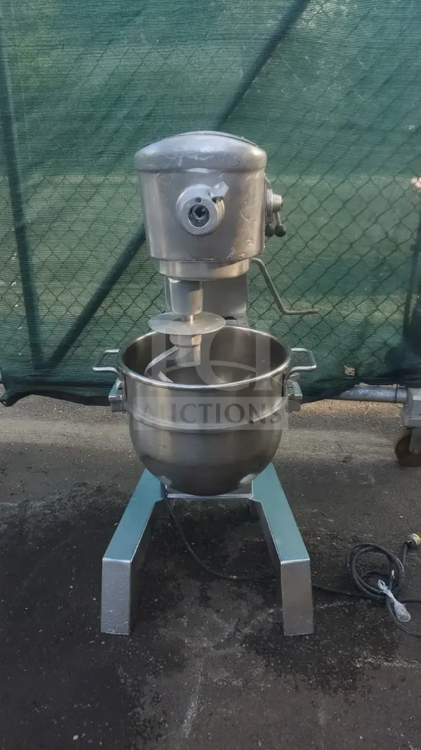 Hobart D300 Mixer 30 Qt, 460 Volt, includes bowl and 2 attachments, in excellent used condition.
