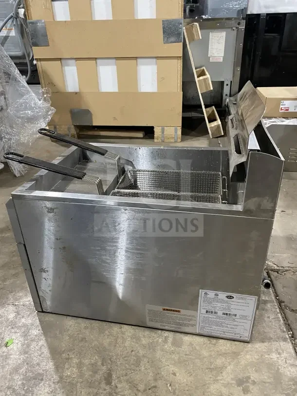 Globe GF30G countertop deep fat fryer, stainless steel, natural gas, with backsplash, basket hanger, and fry baskets.