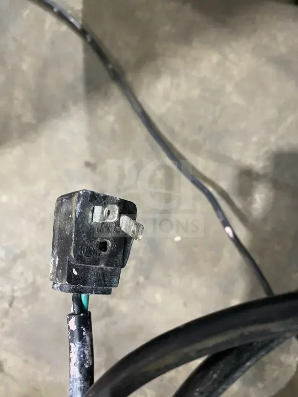 alt text: Everest EMGR33 commercial refrigerator plug and cord, showing wear. 115V, 1 phase power.