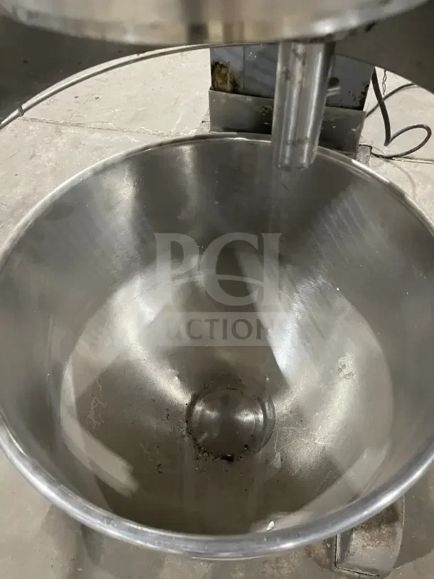 Avantco 30 QT stainless steel planetary mixer, model 177MX30H, 1 phase, 120V. Features durable metal construction.