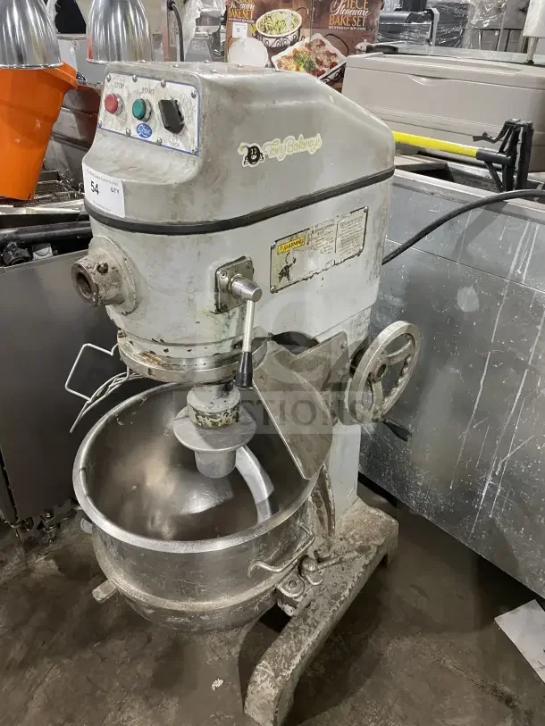 Globe SP60P mixer, 60Qt capacity, stainless steel bowl & guard, with paddle attachment. Model SP60P, SN 7620623, 220V, 1 phase.