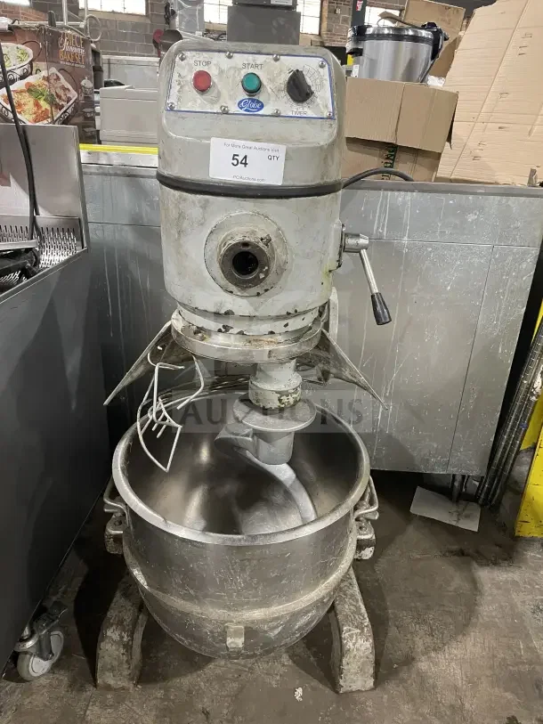 Globe SP60P commercial mixer, 60Qt, with paddle attachment, stainless steel bowl and guard, 220V, 1 Phase, SN: 7620623.