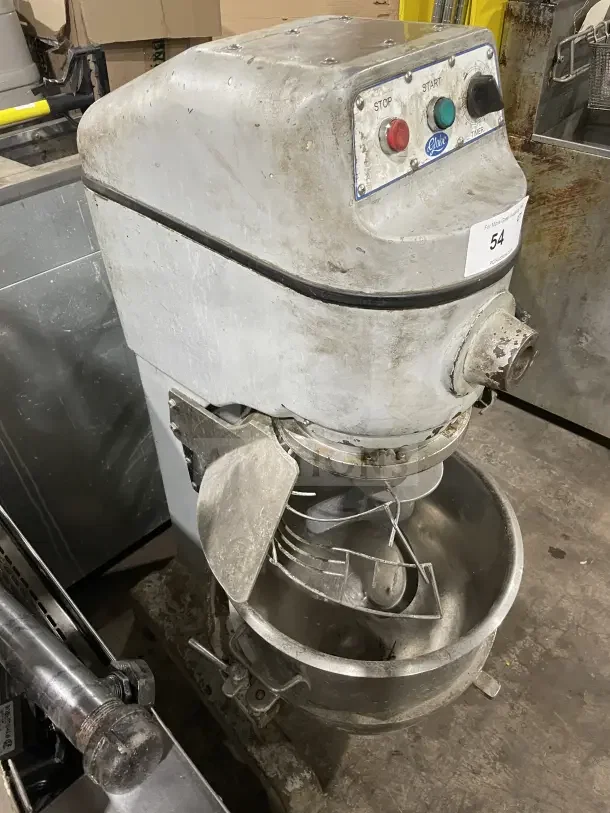 Globe SP60P 60Qt mixer with paddle, stainless steel bowl, and guard. Heavy-duty, used condition, 220V, 1-phase. SN: 7620623.