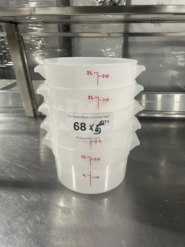 Cambro Commercial White Round Polypropylene Food Container, Model RFS2148, 2L/2qt capacity, stack of five, new condition.
