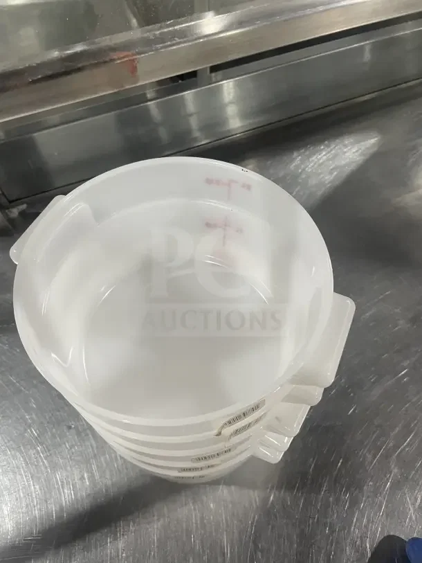 Cambro RFS2148 commercial white round polypropylene food container. Stackable. Measurement markings visible. New condition.