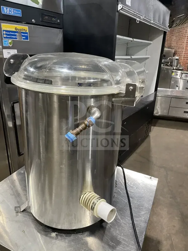 Avantco stainless steel electric countertop lettuce spinner, features plastic lid and drain tube, used condition.
