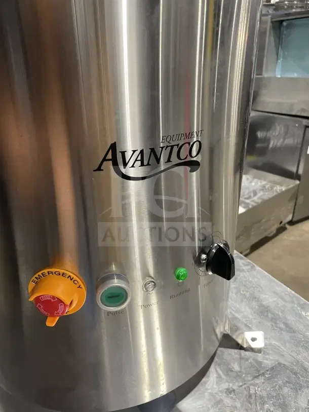 Avantco stainless steel electric countertop lettuce spinner, features emergency stop, pulse, power indicators; excellent condition.