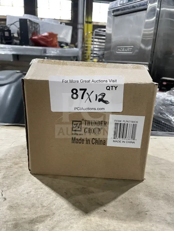 Brand new Thunder Group clear polycarbonate notched food pan cover, item PLPA7190CS, in original packaging.