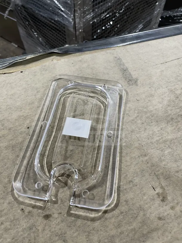 Brand new Thunder Group clear polycarbonate notched food pan cover, 12x bid, pristine condition, visible notches.