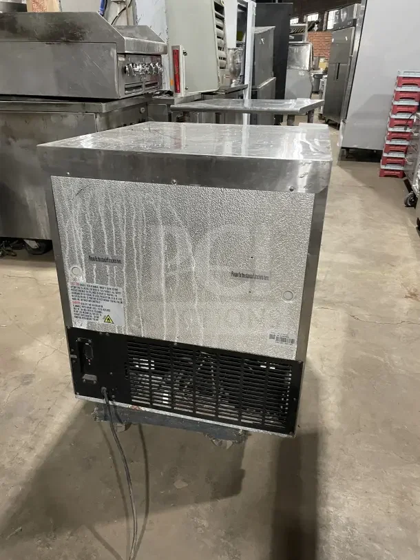 Coldline UUC27RHC 27" stainless steel undercounter refrigerator. Poly coated wire rack. Model UUC-27R-HC, SN 9125010091.