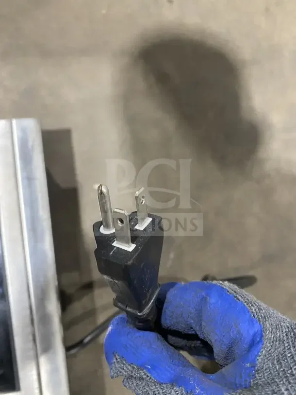 Avantco IC3500 induction range plug; three-prong, 208-240V, with stainless steel casing edge visible. Used condition.