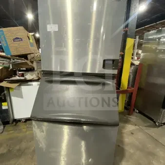 Manitowoc IY1106A261 stainless steel ice machine/bin combo on legs. Electric, air-cooled, 208-230V, used condition.