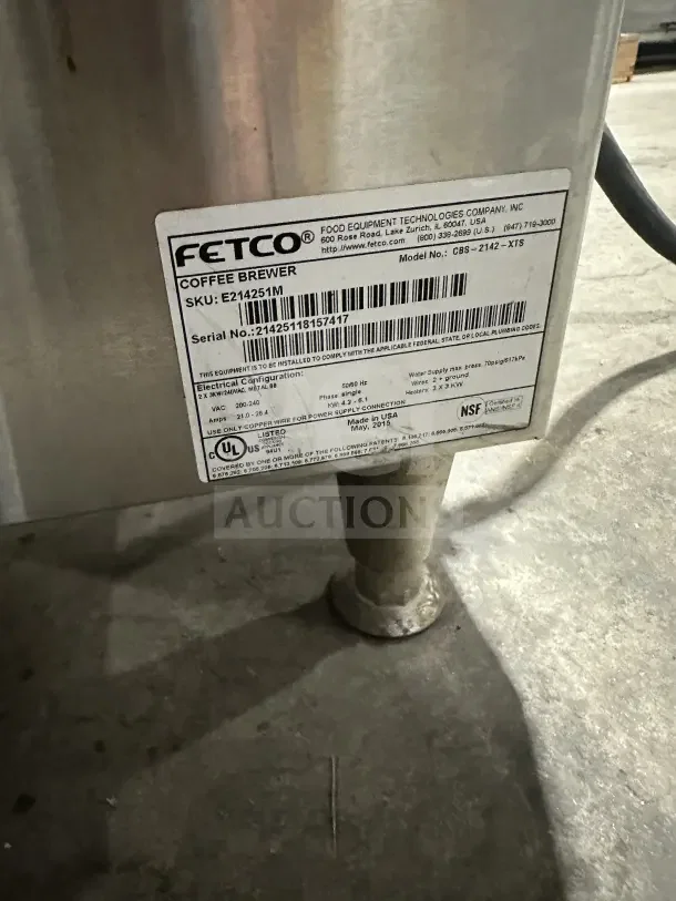 Fetco CBS2142XST stainless steel countertop automatic twin coffee brewer on legs. Serial: 21425118157417, 200/240V, 1 Phase.