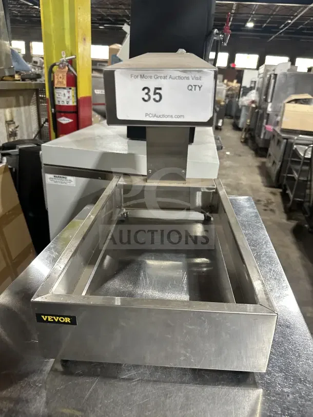 Vevor HCW620 Commercial Countertop French Fry Warmer, all stainless steel construction, auction tag visible.