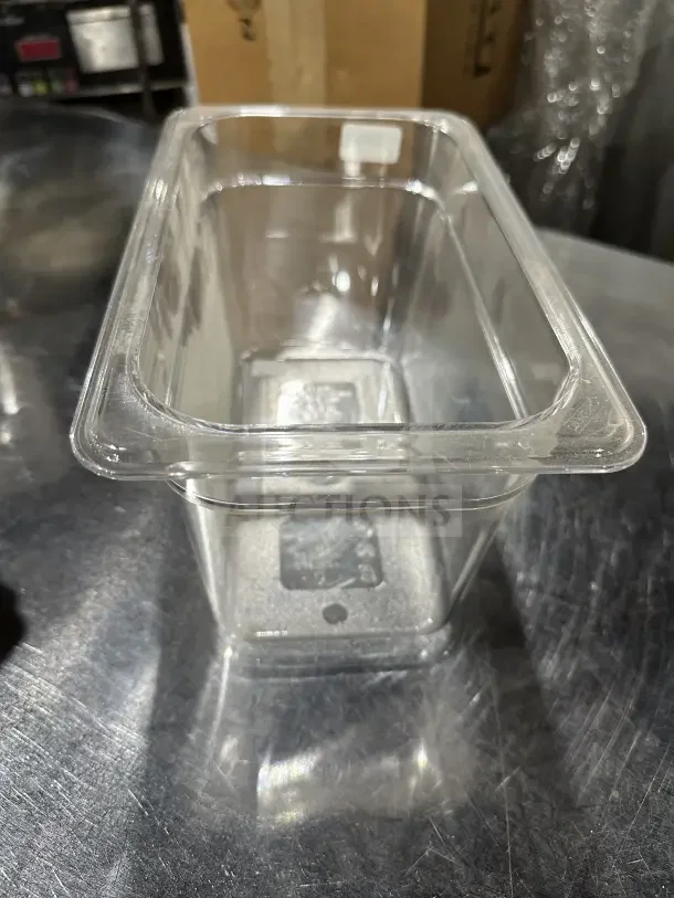 Cambro SP7304 1/4-size food pan, clear polycarbonate, excellent condition, ideal for commercial kitchens.