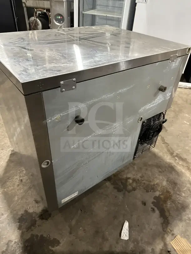 Turbo Air J-Series JUR36 stainless steel undercounter worktop refrigerator, side-mounted compressor, poly-coated rack.