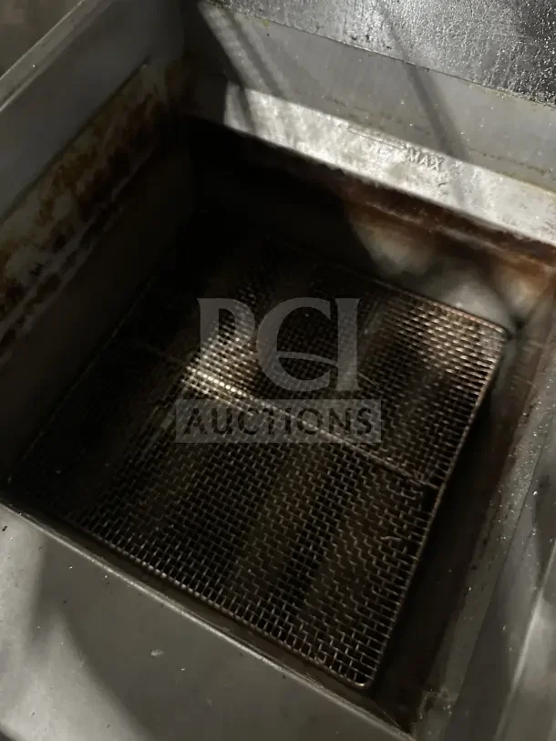 Connerton CSGF4ADT commercial stainless steel floor fryer, 50 lb capacity, on casters, with back splash and basket holder.
