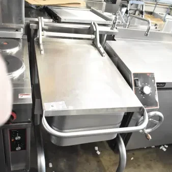 2022 Groen BPM-15EC electric 15-gallon braising pan, manual tilt, 208V, 3-phase, stainless steel, in excellent condition.
