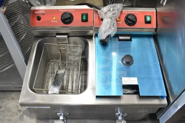 Brand new Avantco 177F202 30 lb. dual tank electric countertop fryer, medium-duty, 208-240V, 1 phase. Scratch and dent condition.