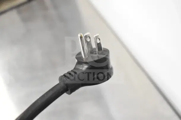 Close-up of a three-prong electrical plug for a 2021 True TSCI-600R-G-PH cooler, 115 volts, 1 phase.