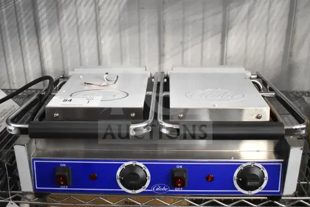 Brand new Globe GSGDUE10 Bistro Series double sandwich grill with smooth plates, 20"x10" cooking surface, 208/240V.