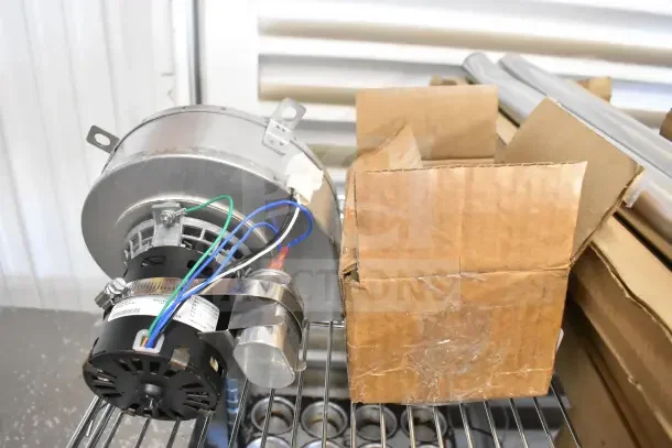 Motor and 21TG2KR0V22 unit on metal shelf. Includes wires and protective casing. Comes with cardboard box.