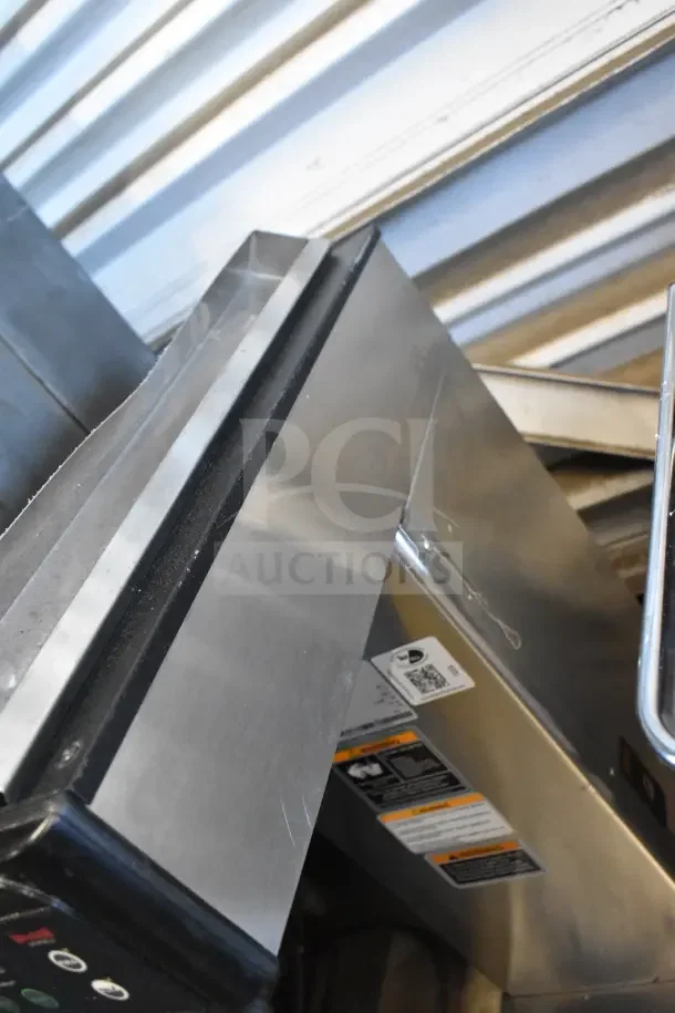 Bunn ICB-DV 36600.0400 countertop iced tea machine, stainless steel, visible labels, 120 volts, 1 phase, good condition.