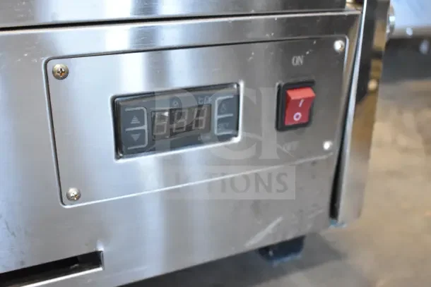 ServIt 423HDM26SA heated display case control panel, showing temperature display, and on/off switch.