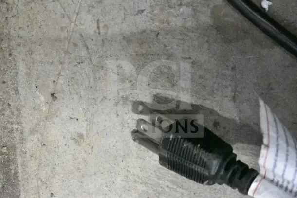 Avalon A4BLWTRCLR water dispenser plug, 115 volts, 1 phase, shown on concrete surface, highlighting connectivity.