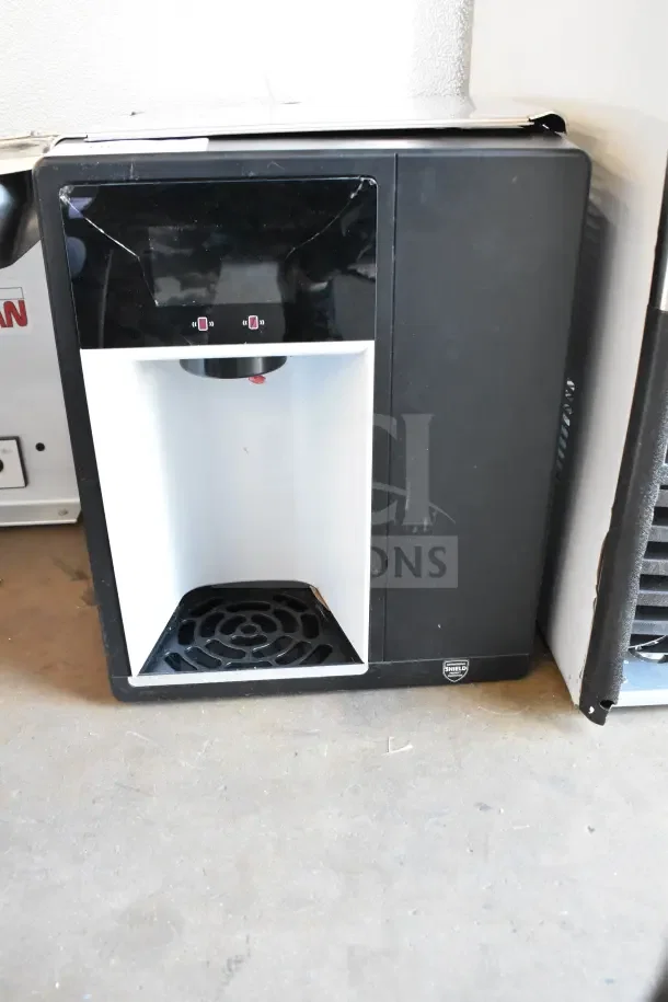 BRAND NEW Follett 7CI114A-IW-NF-ST-00 countertop water and nugget ice dispenser, 125 lb capacity, 7 lb storage, 115 volts, minor scratches.