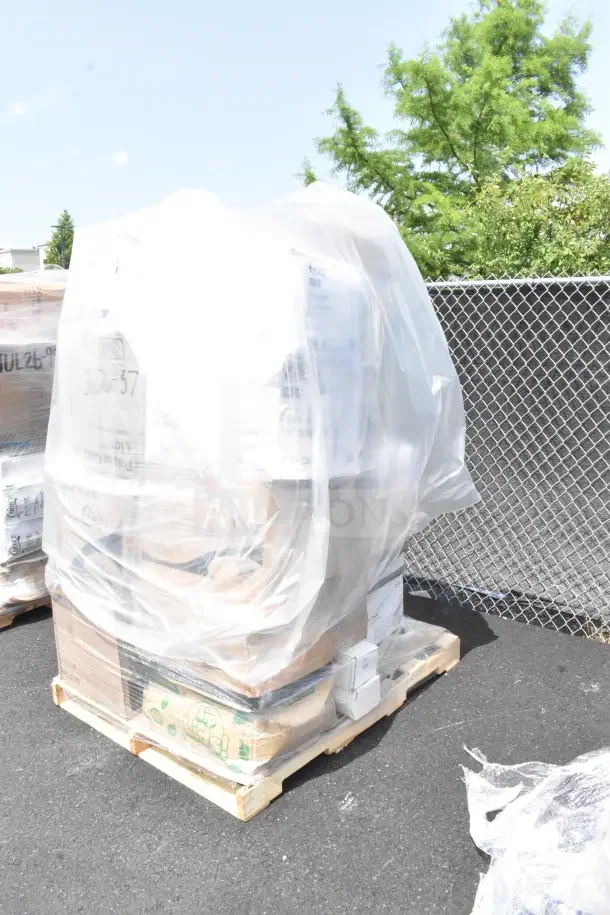 Palette of 26 new scratch and dent items wrapped in plastic, including lids, cold cups, hot cups, and plates. Item code JUL26-57 visible.