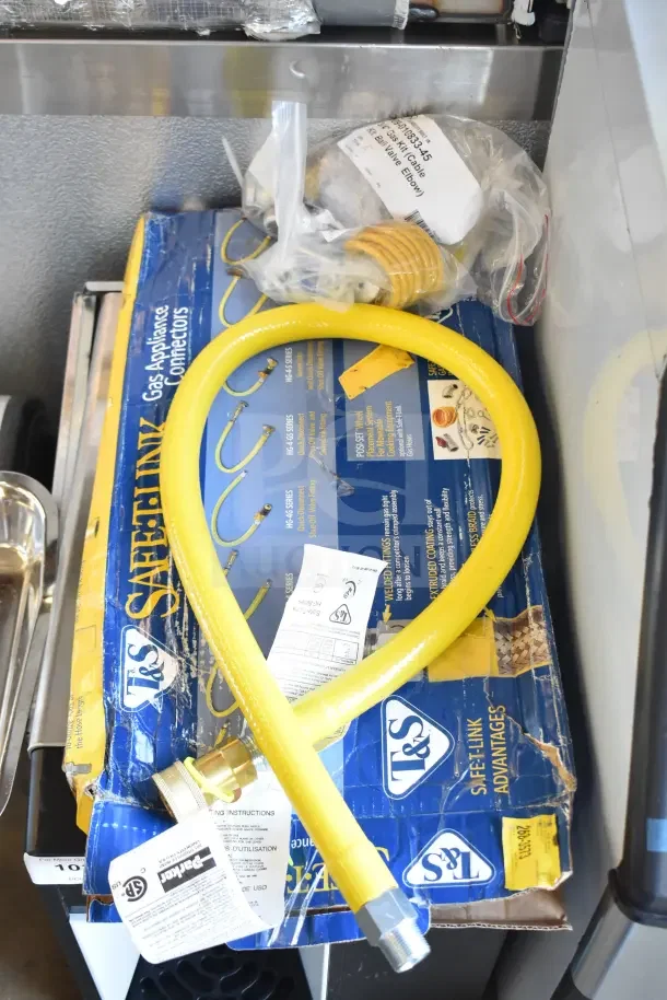 Brand new T&S Safe-T-Link 48" yellow gas hose, 3/4" NPT, with FreeSpin fitting and installation kit. Box damaged.