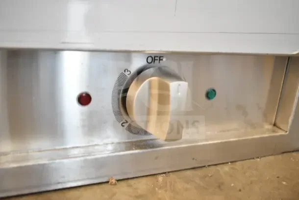 "Close-up of control dial on ServIt 423EST2WS steam table. Shows temperature settings and indicator lights. Scratch and dent condition."