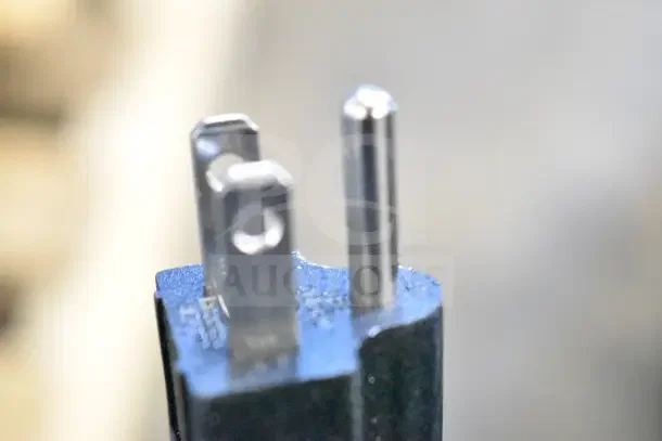 Close-up of a three-prong plug for the Galaxy 177CRG3B countertop refrigerated merchandiser. Brand new condition.