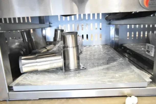 BRAND NEW SCRATCH AND DENT! CPG-SP-18-N Natural Gas Stock Pot Range, 80,000 BTU, CPG Model 351CPGSP18N, visible components.