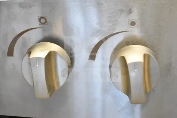BRAND NEW SCRATCH AND DENT! CPG-SP-18-N Stock Pot Range, 80,000 BTU, dual control knobs, natural gas, stainless steel marks.