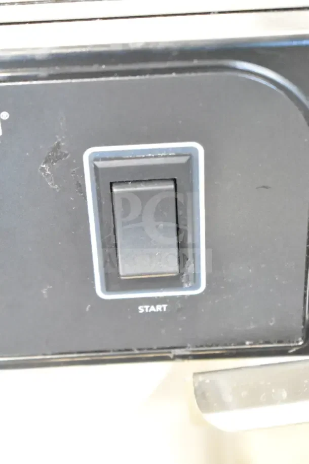 Bunn TB3Q 3 Gallon Iced Tea Brewer control panel with start button. Scratch and dent condition, model 36700.0013.
