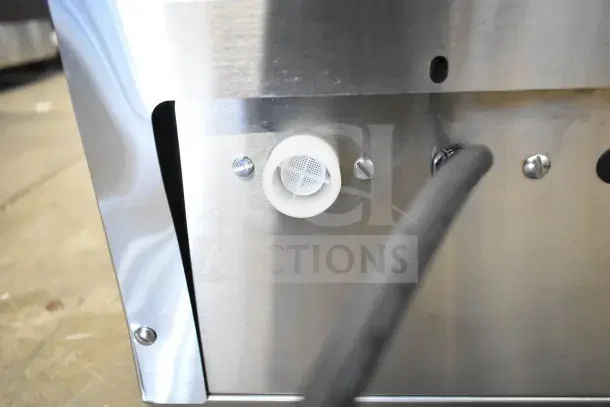 BRAND NEW, Scratch and Dent Bunn TB3Q 3 Gallon Iced Tea Brewer, 120V, Quickbrew feature, stainless steel.