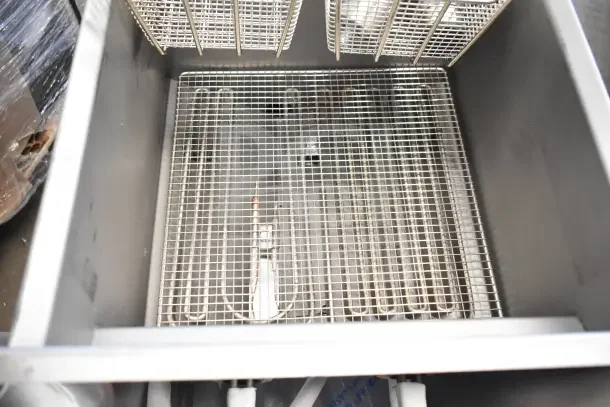 2025 Imperial IFS-40-E electric fryer, 40 lb capacity, 240V, 3-phase, scratch and dent, brand new condition, commercial use.