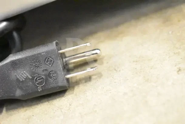 Close-up of the plug of a 2022 Hobart Centerline EDGE10-11 10" manual meat slicer, 115 volts, 1 phase.