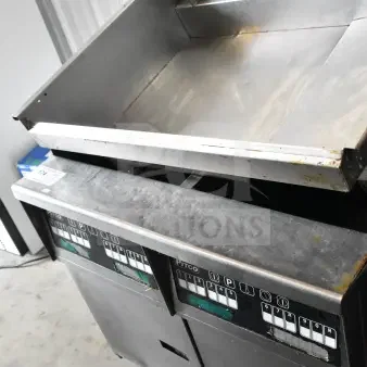 Pitco Frialator Commercial Gas Powered 2 Bay Deep Fat Fryer on Commercial Casters.