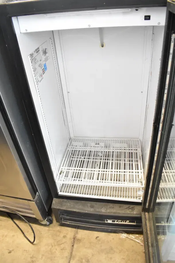 2016 True GDM-10-LD single door cooler merchandiser, 115V, 1 phase, good condition, interior shelf, True logo visible.