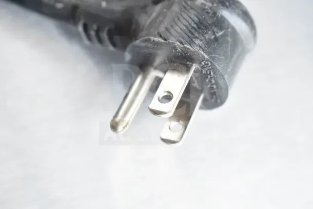 2020 True GDM-06-34-HC cooler power cord close-up, 115V, 1 phase plug, slightly used condition.